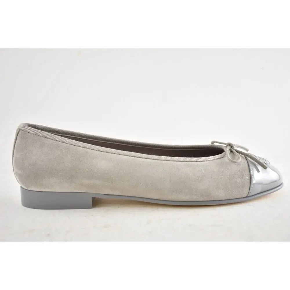 Chanel 26A Gray Suede Patent Leather CC Logo Bow Tie Ballet Ballerina Flat 38.5
